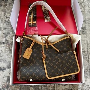 Hobo bag with matching pouch